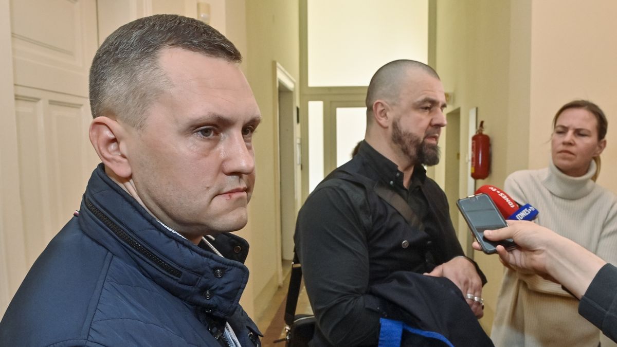 Pražský soud řeší vydání bývalého dozorce a spolupracovníka Navalného do Ruska